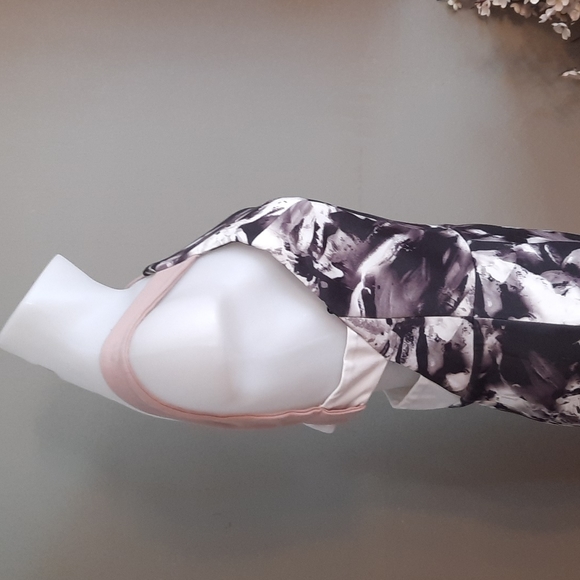 Elliatt scuba midi dress - Picture 9 of 16